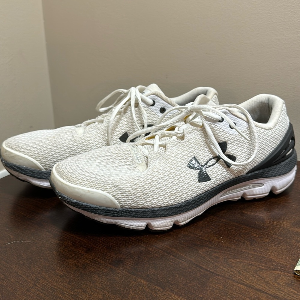Under senior men’s shoes charged size 12